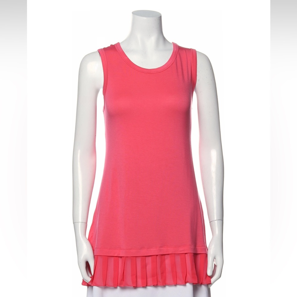 Scoop neck sleeveless top